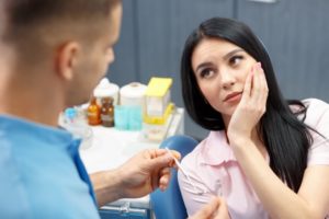 woman with tooth pain talking to her dentist in Melbourne 